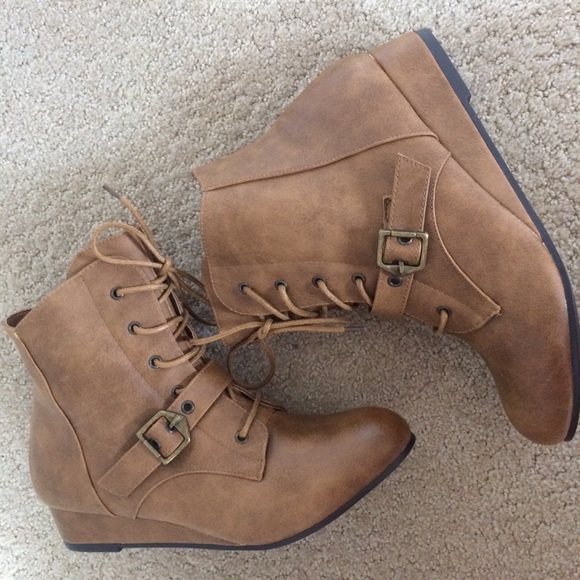 LAST PAIR! Kisses by 2 Lips booties - Picture 5 of 8